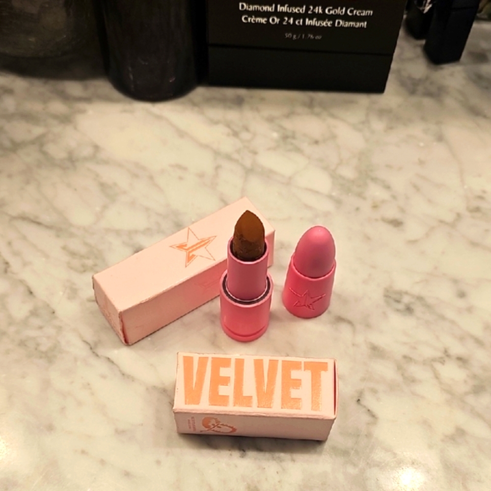 NiB Jeffrey Star set of 3. Lip Gloss, Lipstick, and Luminous Setting Powder - Picture 3 of 12